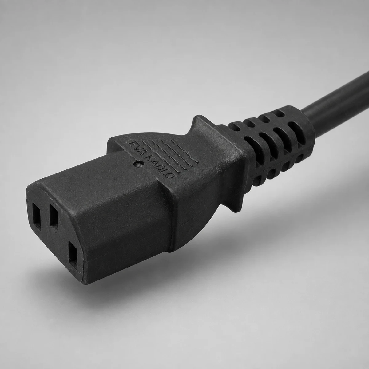 EVA 06 10 A Type C13 dişi konnektörlü güç kablosu görseli 1